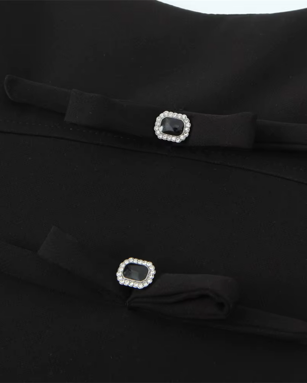 Rhinestone Bow-Accent Scoop Neck Tank Top in Classic Black