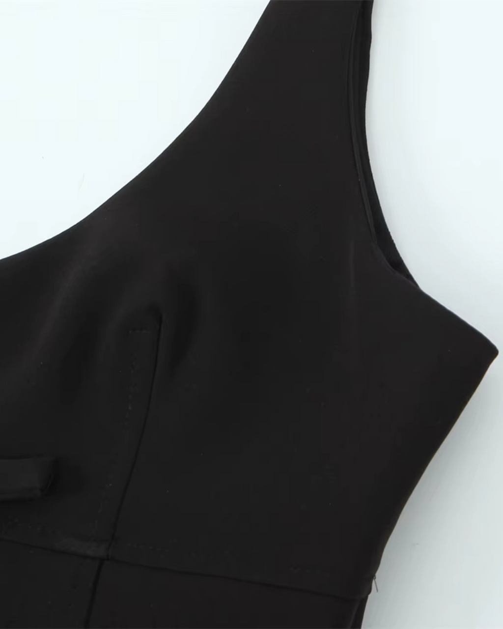Rhinestone Bow-Accent Scoop Neck Tank Top in Classic Black