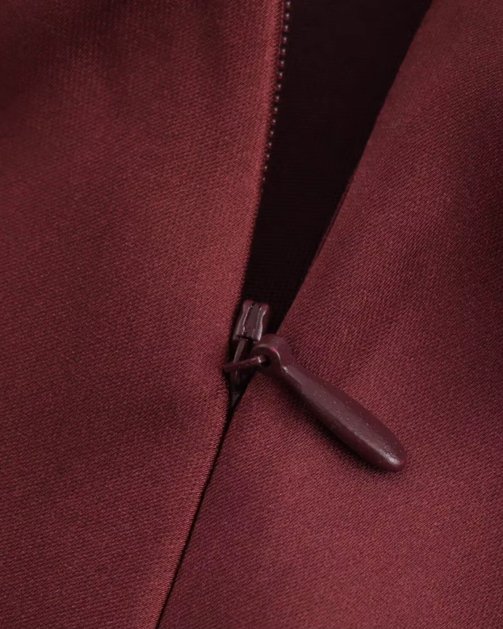 Rode Satijnen Halter Jurk met Open Rug voor Dames