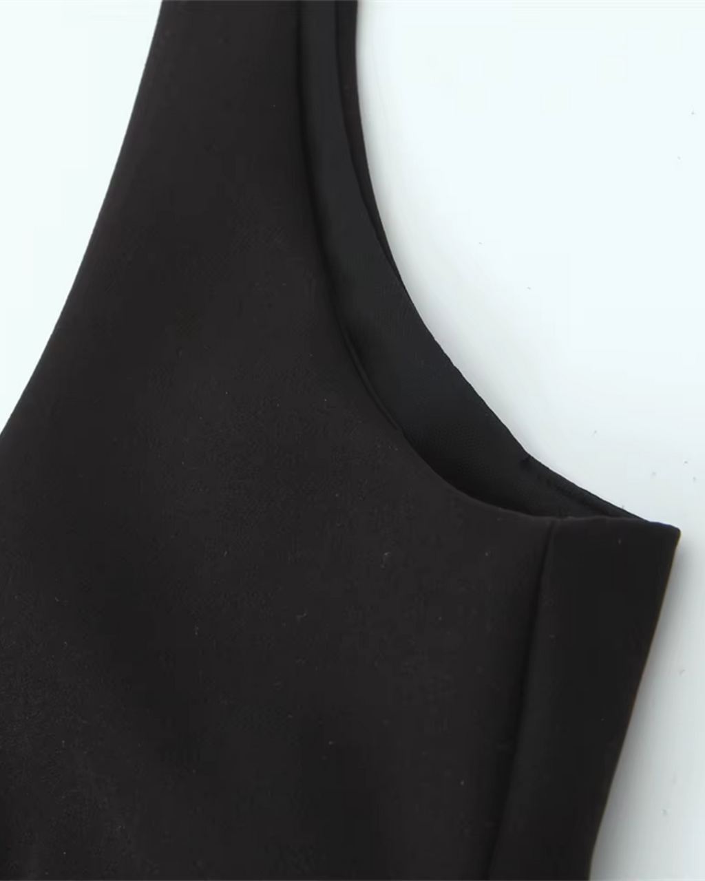 Rhinestone Bow-Accent Scoop Neck Tank Top in Classic Black